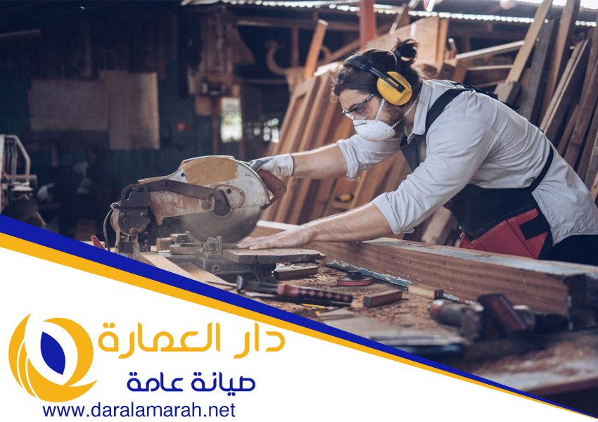 نجار في ام القيوين