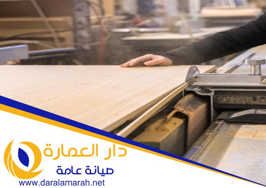 نجار في ام القيوين